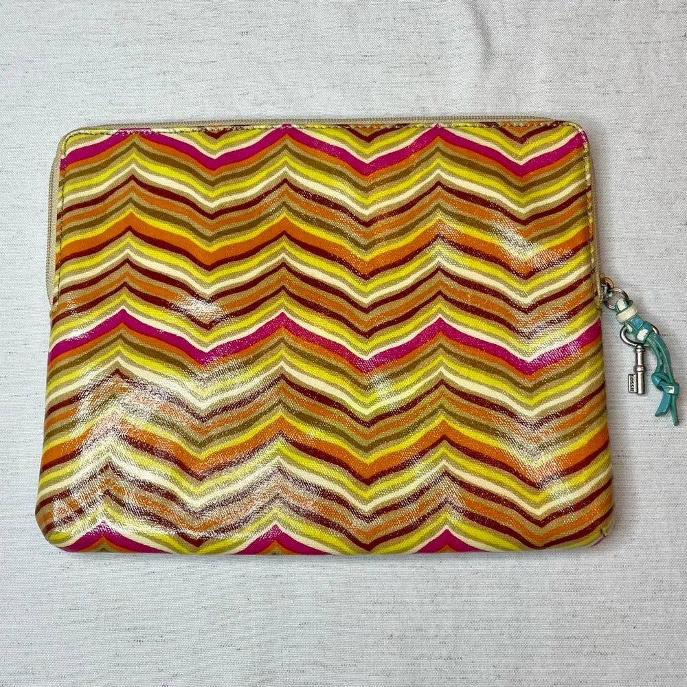 Fossil Key-Per Coated iPad Tablet Zip Sleeve Case‎ Bag GUC Unique Revers Design